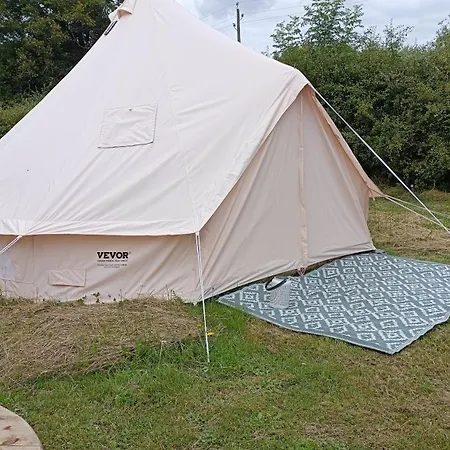 Tipi Insolite Proche Puydufou Yzernay