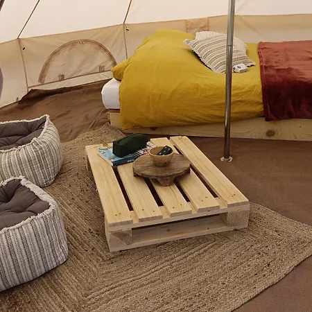 Tipi Insolite Proche Puydufou Yzernay