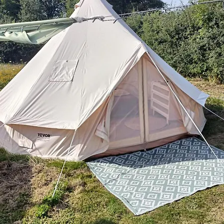 Tipi Insolite Proche Puydufou Yzernay